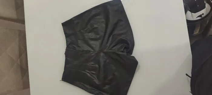 Shorts couro sintético