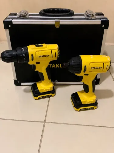 KIT FERRAMENTA STANLEY NOVA - PARAFUSADEIRA E FURADEIRA