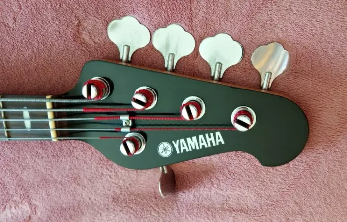 Baixo Yamaha BB415