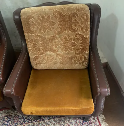 Conjunto sofá três lugares e uma poltrona - usado ótimo estado!!
