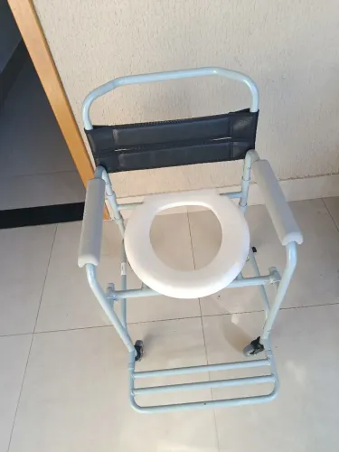 Vendo cadeira de banho usada apenas 1 vez