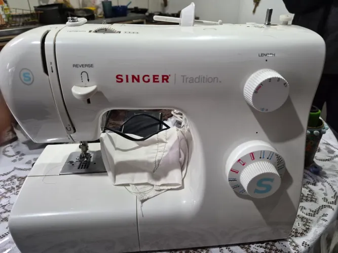 Máquina de costura singer 