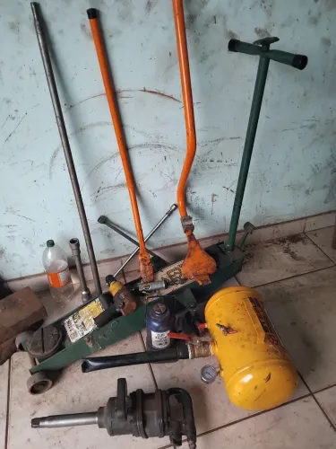 equipamento de borracharia completa com 5 mês de uso incluindo mangueiras e.