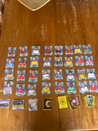 Lote 212 figurinhas copa do mundo 2022