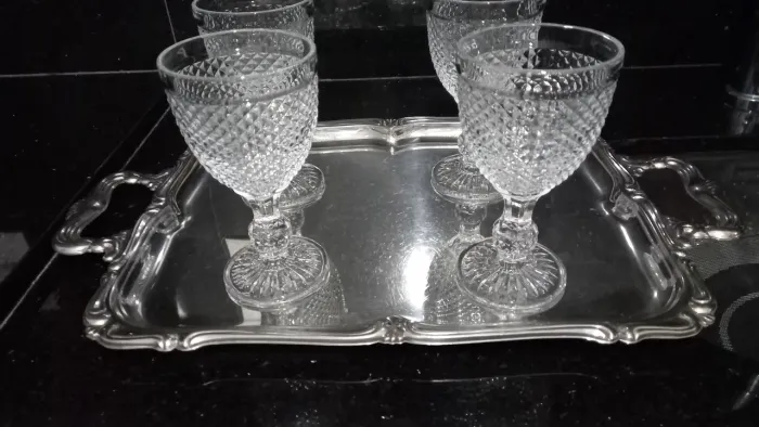 Bandeja Decorativa Inox Grande com Alças - Linda para Bar, Café ou Mesa Posta