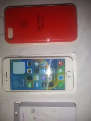 Iphone 8 de 64 gigas funcionando perfeitamente, vai com carregador e capinha
