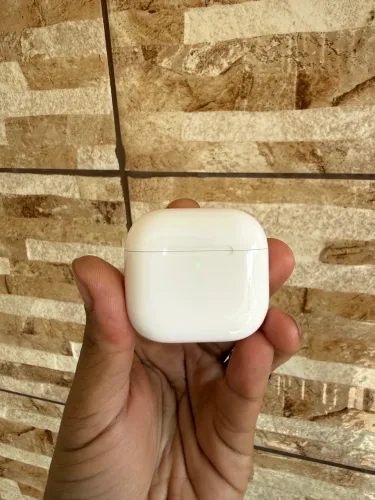 AirPods 4 com cancelamento de ruído