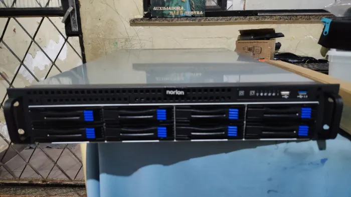 Vende-se Servidor/storage  - 6Tb de armazenamento com entrada para mais 5 Hds