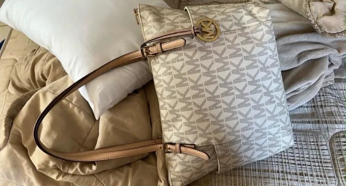 Bolsa Michael Kors ORIGINAL pequena avaria invisível interior