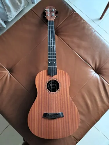 Ukulele acústico Strinberg UK06-B