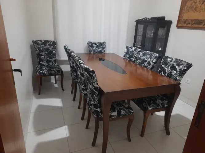 Mesa de Jantar em madeira maciça Imbuia com 8 cadeiras