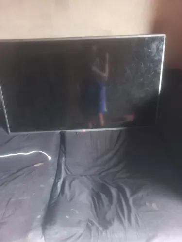 Tv com mancha preta mais dar de assistir