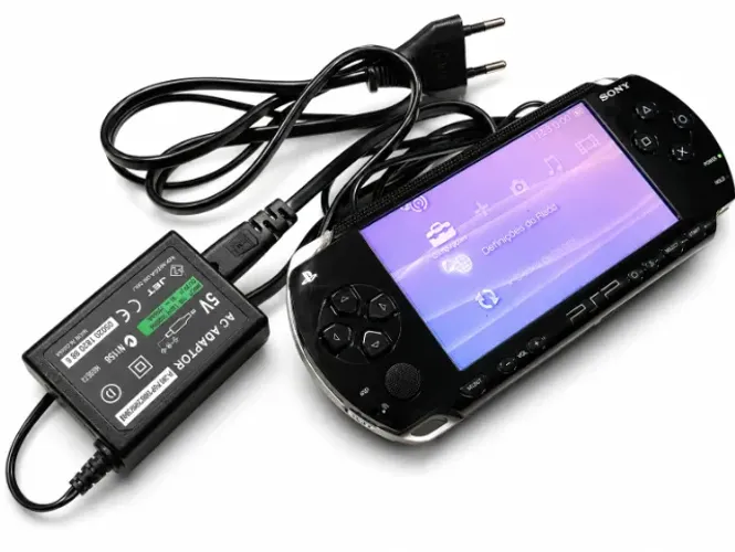 **PSP IMPECÁVEL** CARREGADOR E BATERIA ORIGINAIS