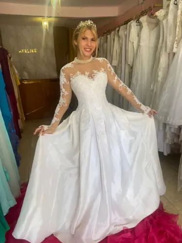Vendo um vestido de noiva