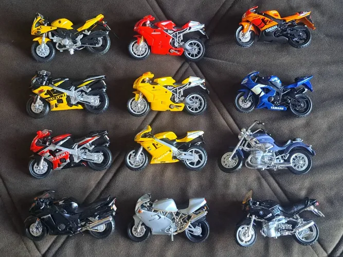 Miniatura Honda, Ducati, BMW e Suzuki e outras Kit com 12 em escala 1:18