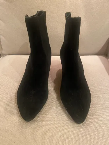 Bota preta de camurça