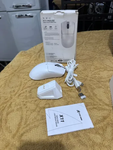 Mouse Gamer Attack Shark X11 Sem Fio + Base de Carregamento Dock (Branco)
