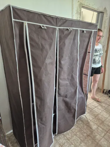 Guarda roupa de TNT reforçado 