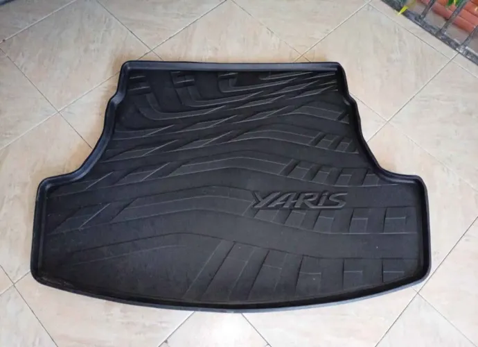 Tapete bandeja porta mala Toyota Etios sedan original 