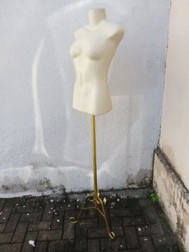 MANEQUIM BUSTO COM PEDESTAL R$ 135,00.  entrega grátis Fortaleza e regiões 