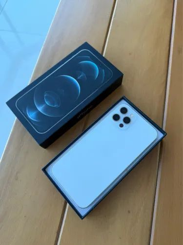 IPHONE 12 pro 128 gb bateria 78 %, com 5 capinhas e três películas