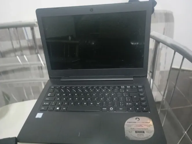 Vendo 2 Notebooks sem funcionamento para retirada de peças