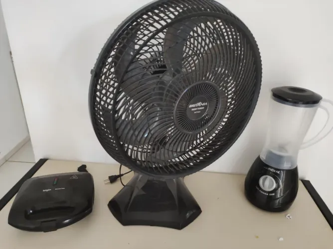 Kit liquidificador ventilador e sanduicheira 
