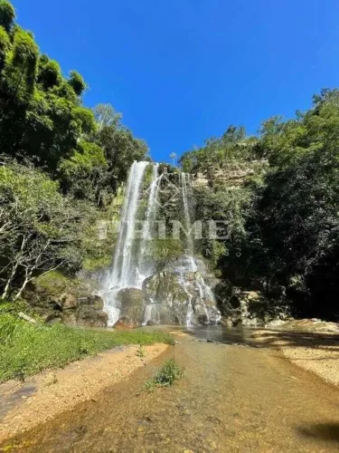 Fazenda à Venda com cachoeira, próximo ao Município de Caldas Novas- GO.