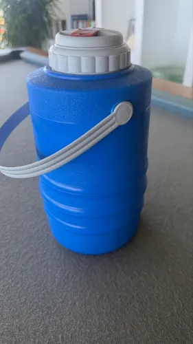 Garrafa térmica gelada 1,5L