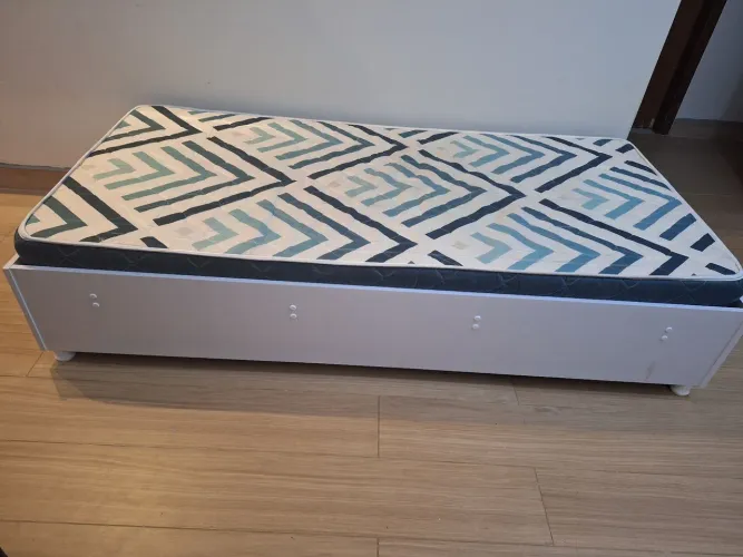 Cama de solteiro baixa + colchão ortobom