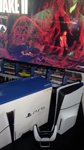 PS5 SLIM COM LEITOR - CFI 2114 - 1TB - Grátis 2 Jogos à escolha