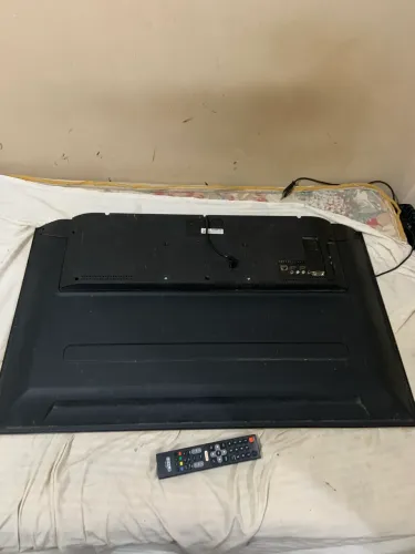 TV retirada de peças