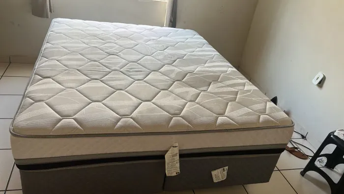 Venda de cama de casal queen