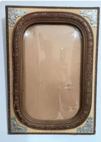 quadro com moldura antiga com vidro bombe 