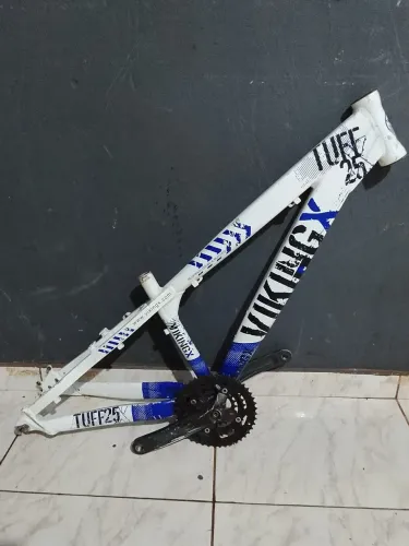 Quadro de bike viking tuff 25 com pé de vela e catraca