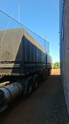 VENDO 9 EIXO GRANELEIRO SEM PNEU ANO 2004 .TRABALHANDO