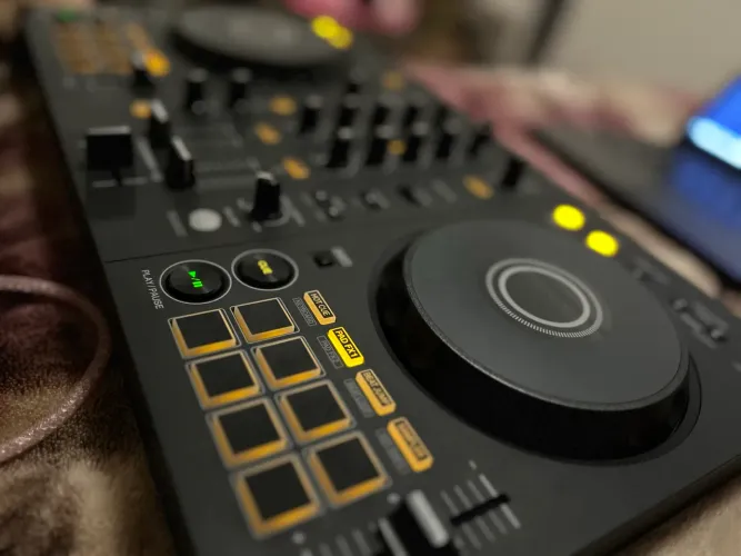 Controladora FLX4 - DJ - Usada por poucos meses