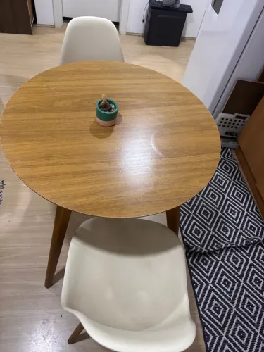Conjunto de mesa de jantar redonda em madeira 