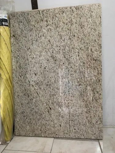Pedra de mármore claro tamanho 0,89 x 0,61