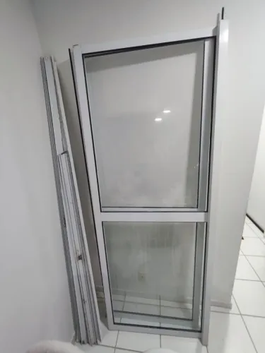 Porta janela de alumínio com vidro usada