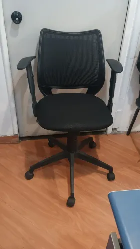 Cadeira de escritório Tok&Stok preta