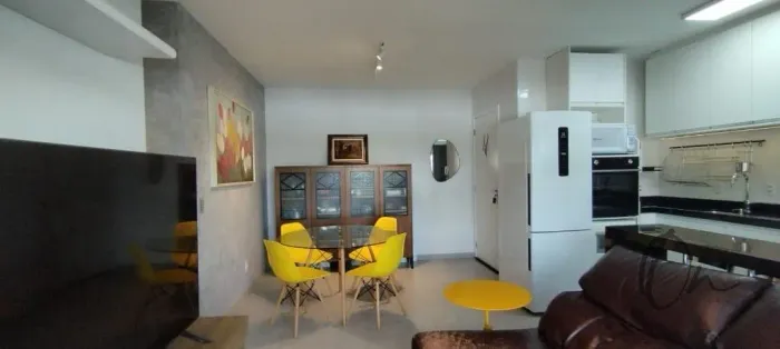 Apartamento para locação no bairro Gramado em Cotia-SP: 3 quartos, 1 suite, 3 salas, 2 ban