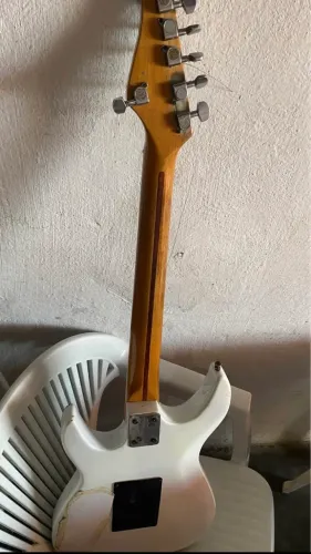Vendo guitarra elétrica pra hoje