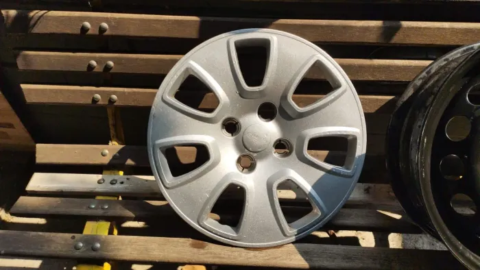 Rodas e calotas Ford R15