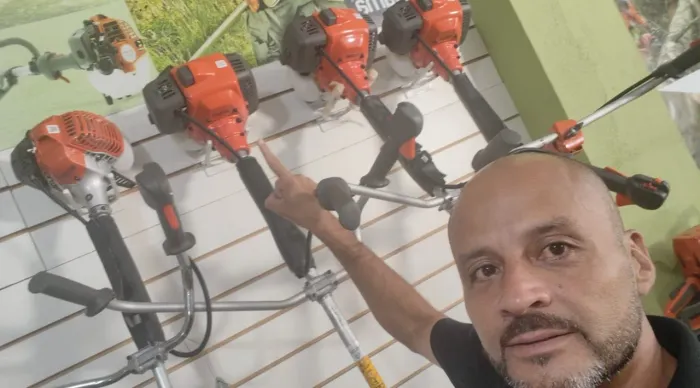 Roçadeira Husqvarna 236 RS com nota fiscal.