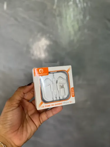Fone de ouvido com fio tipo C e iPhone