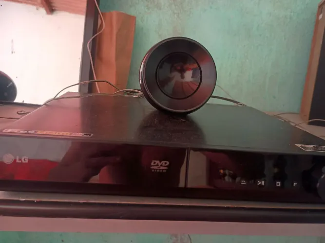 Home theater lg filé funcionando perfeitamente troco por outro som tbm ou vendo .
