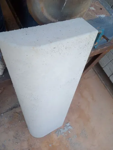 Meio fio de concreto fino acabamento e máxima resistência