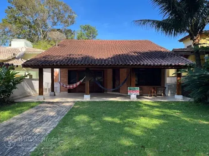 Casa em condomínio fechado com 5 dormitórios e 6 vagas de garagem à venda, 360m² por R$1.2