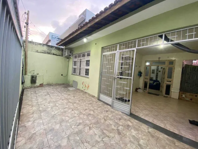 Casa ampla e sofisticada à venda no bairro Luzia - 223604 [21096]